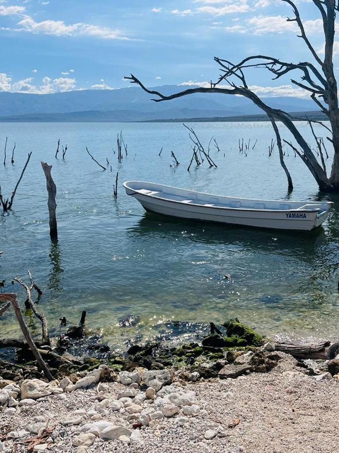 Lago Enriquillo Resort Cerro Al Medio Exteriér fotografie